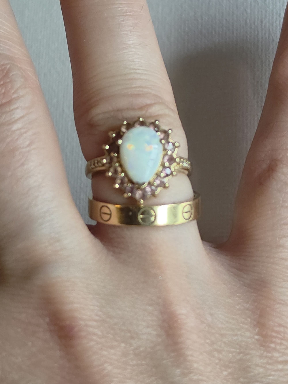 stunning 1980 10K ring featuring an authentic Ethiopian opal Size 6.5